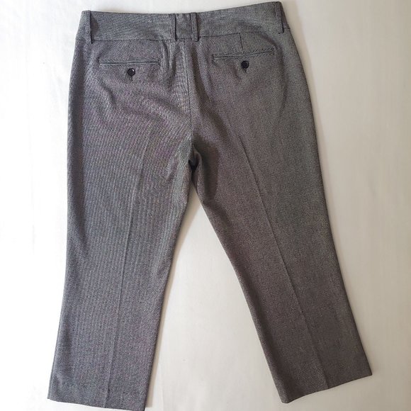 EXPRESS Design Studio Black & White Print Capri Pants Size 10 - Picture 2 of 8